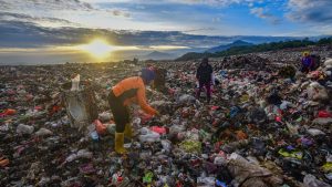 Penyebab dan Solusi Krisis Sampah Plastik